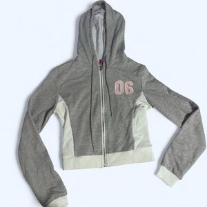 Edikted Gray and White Cropped Hoodie
